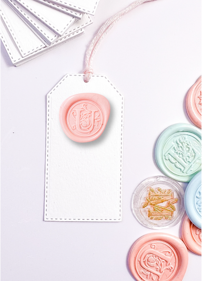 Mini tags con inicial de cera | 12 Unds.